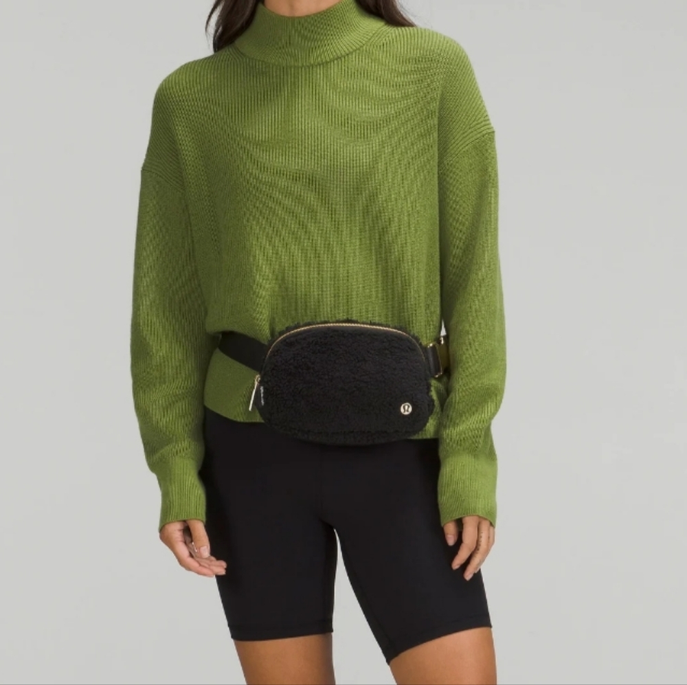 Lululemon Everywhere Fleece Belt Bag Black 1L NWT - Picture 7 of 7